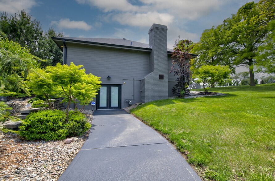 Building Photo - 4606 S 184th Plz