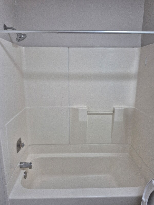 Building Photo - 13095 Linden Dr