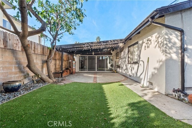 Building Photo - 25046 Feijoa Ave