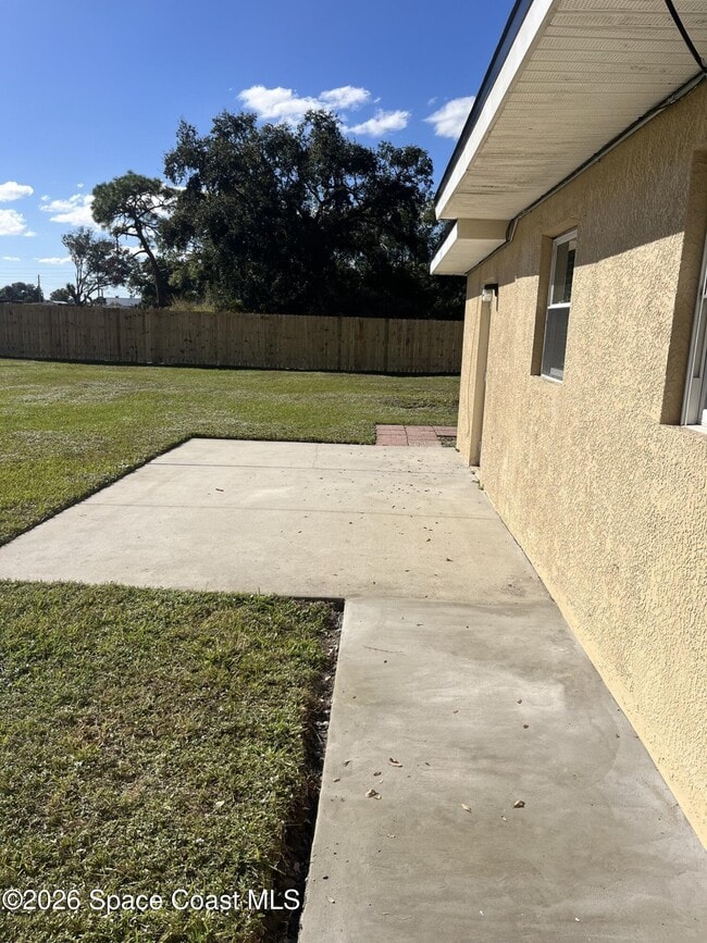 Building Photo - 3383 Alice St