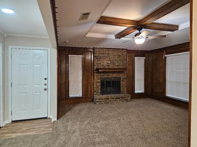 Building Photo - 604 Willow Way