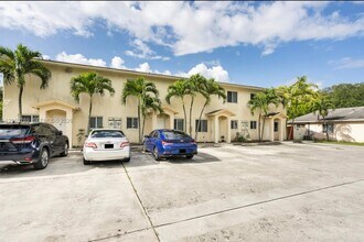 Building Photo - 925 SW 8th St