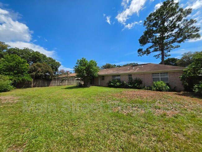 Building Photo - 6942 Falcon Dr