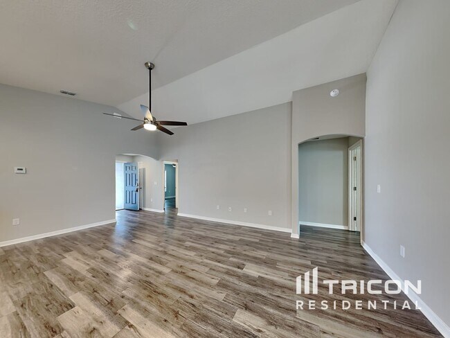 Building Photo - 705 Persian Dr