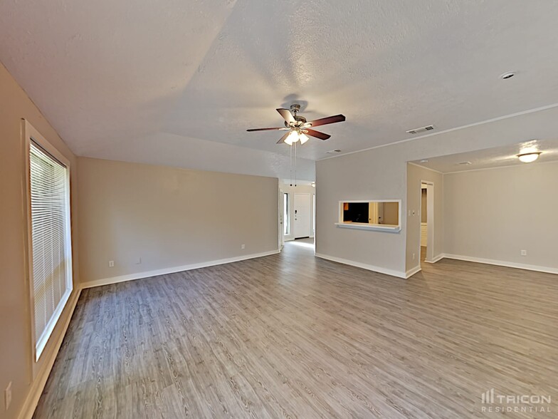 Building Photo - 120 WoodCrest Dr