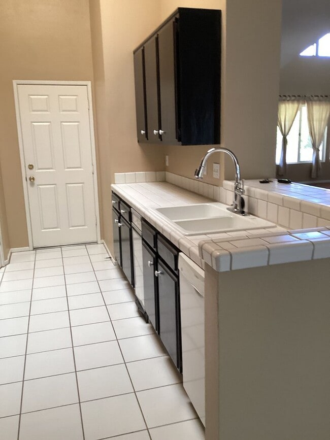 Building Photo - Centrally Located Home in Kitty Hawk