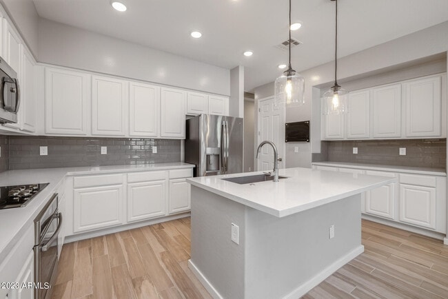 Building Photo - 250 W Queen Creek Rd