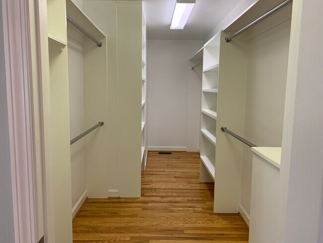 Building Photo - COMING SOON! 4 Bedroom (with office)-3 Bath- Pets negotiable