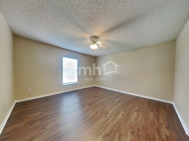 Building Photo - 30230 Double Dr