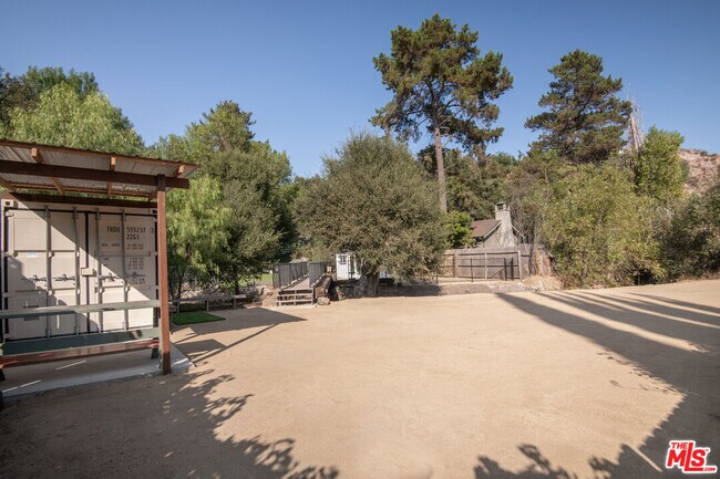 Building Photo - 1380 Old Topanga Canyon Rd
