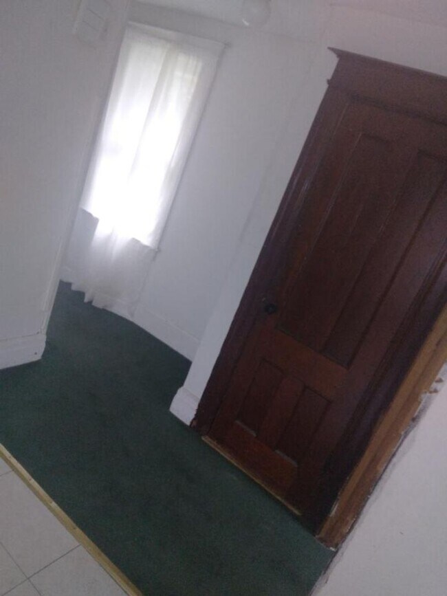 Building Photo - Spencer