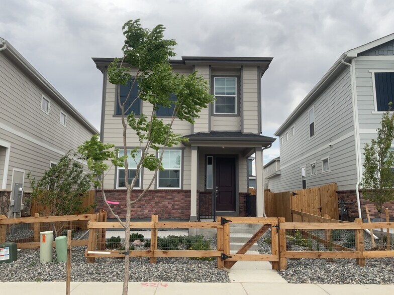 Primary Photo - 324 N Addison Way
