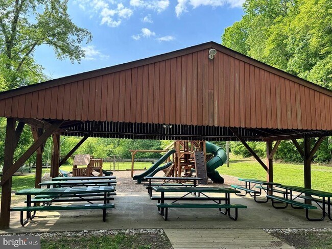 Building Photo - 6277 Occoquan Forest Dr