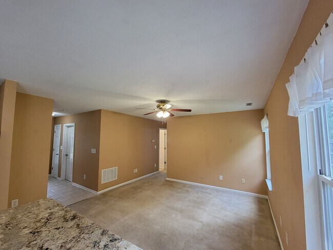 Building Photo - Single family home in The Highlands