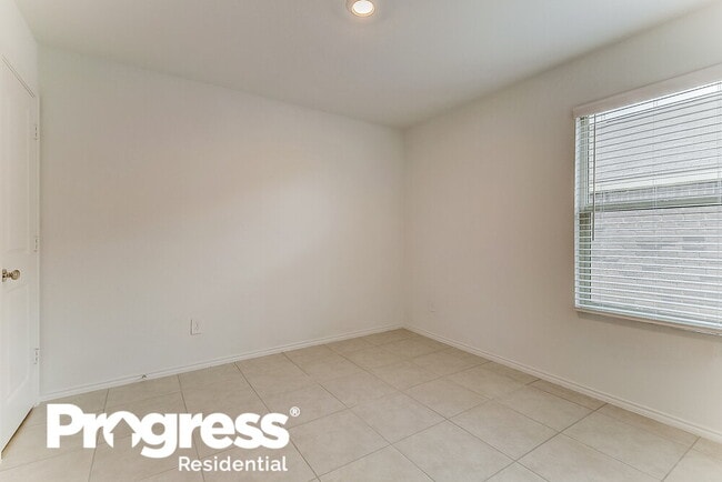 Building Photo - 1029 Crestview Dr