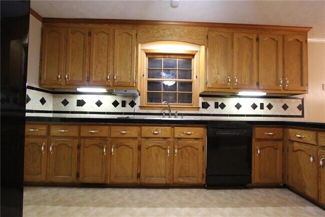 Building Photo - 818 Springlake Rd