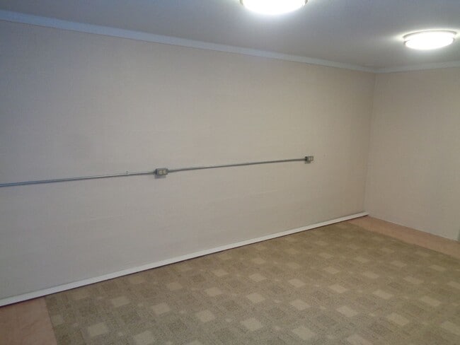 Building Photo - 3 Bedroom House with Hardwoods on West End
