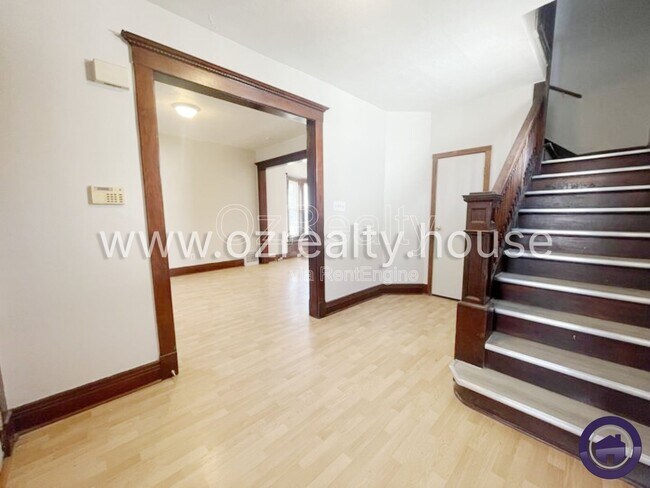 Building Photo - 1031 N Michigan St