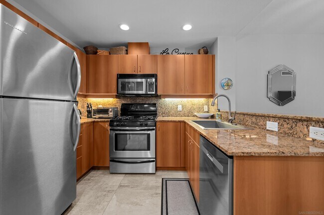 Building Photo - 300 W Beech St