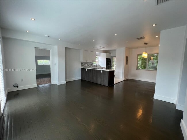 Building Photo - 125 NW 100th St