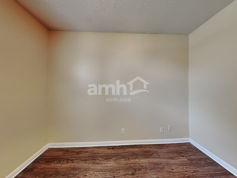 Building Photo - 136 Goddard