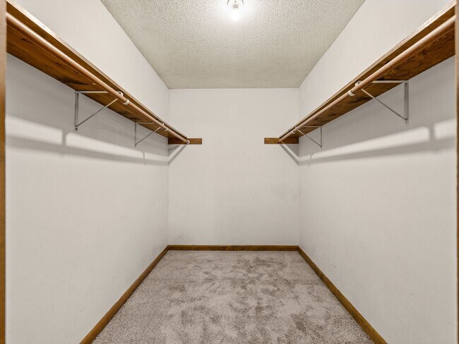 Building Photo - Home in Cul-De-Sac