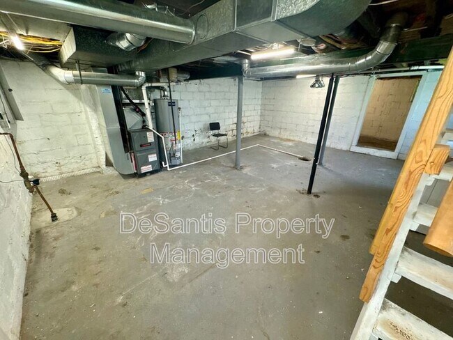 Building Photo - 2210 Hampton St