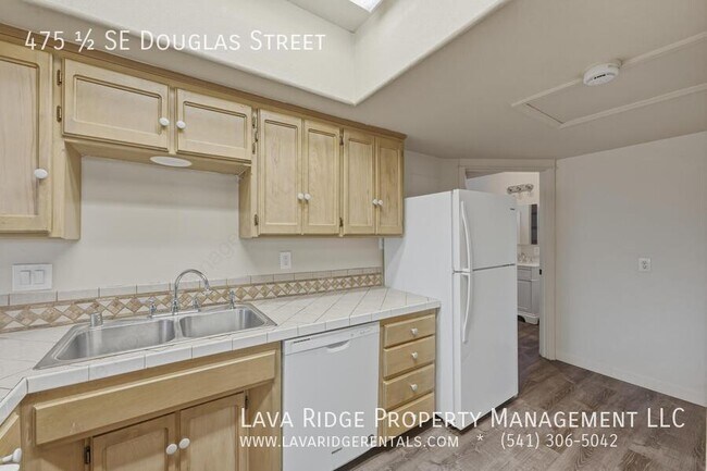 Building Photo - 475 SE Douglas St