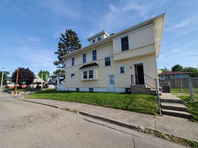 Building Photo - 1403-1403 Phillips Ave