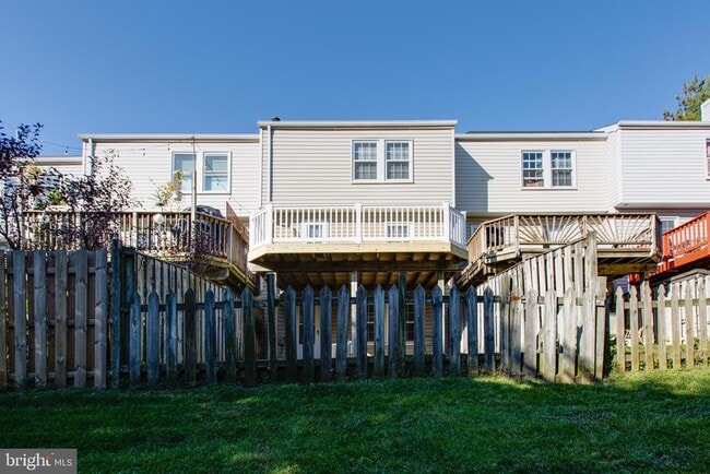 Building Photo - 7805 Edmunds Way