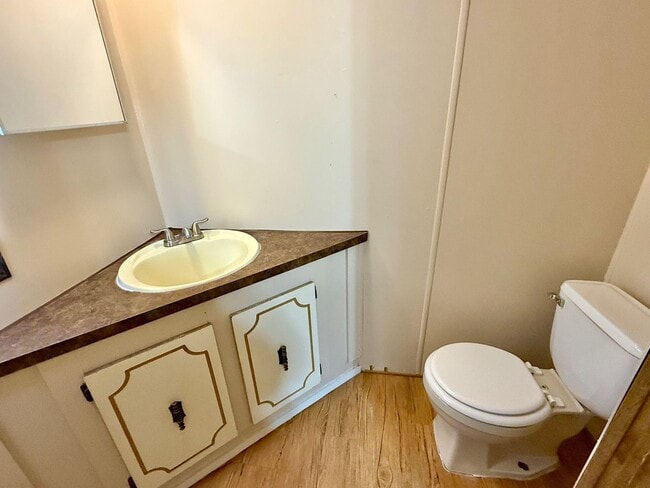 Building Photo - 3 bedroom, 2 bath Mobile Home