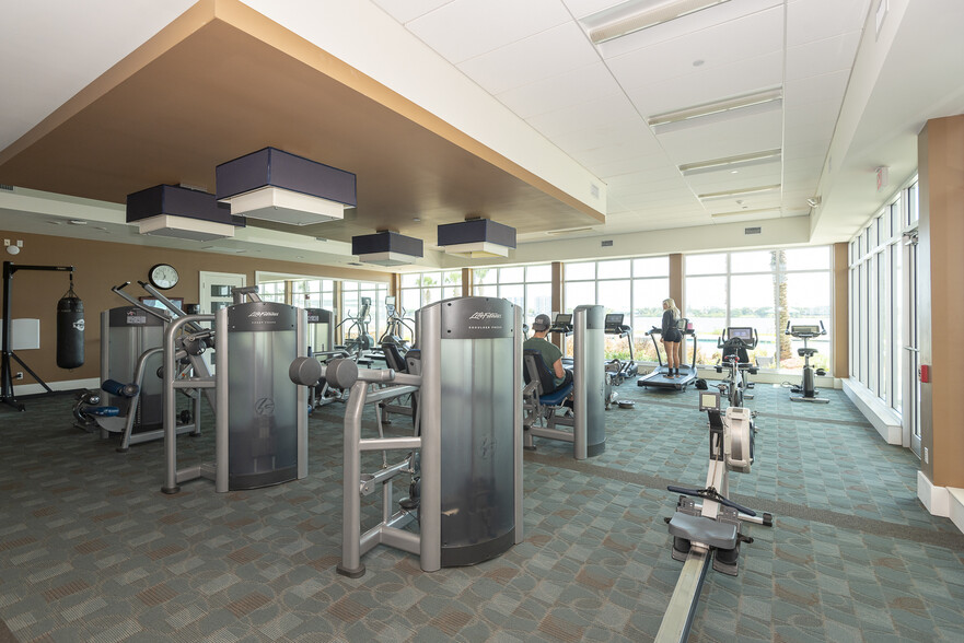 Building Photo - 231 Riverside Dr