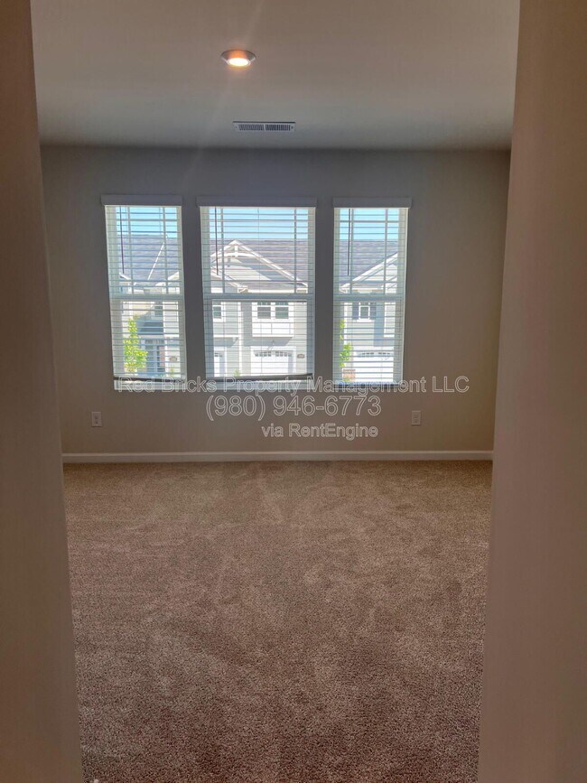 Building Photo - 5108 Carrick St