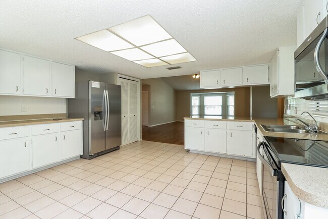 Building Photo - 5113 Gardendale Ln