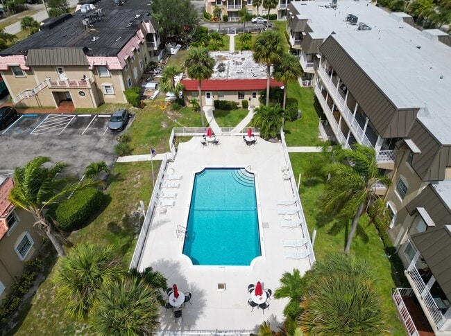 Building Photo - 495 SE 8th St