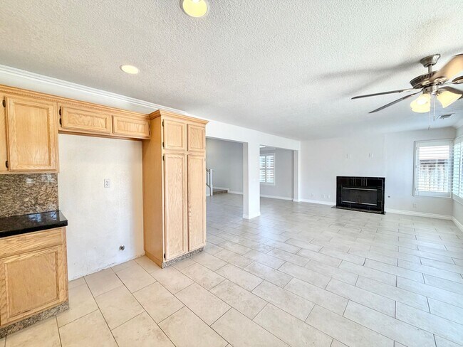 Building Photo - Open-Concept 3 Bedroom 2.5 Bathroom Home with Soaring Ceilings & Spacious Backyard