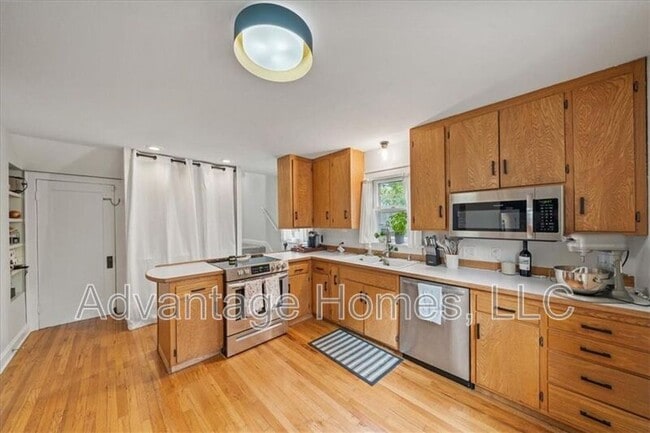 Building Photo - 4523 Wyoming St