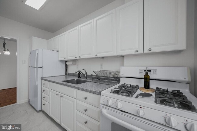 Building Photo - 4200 Cathedral Ave NW