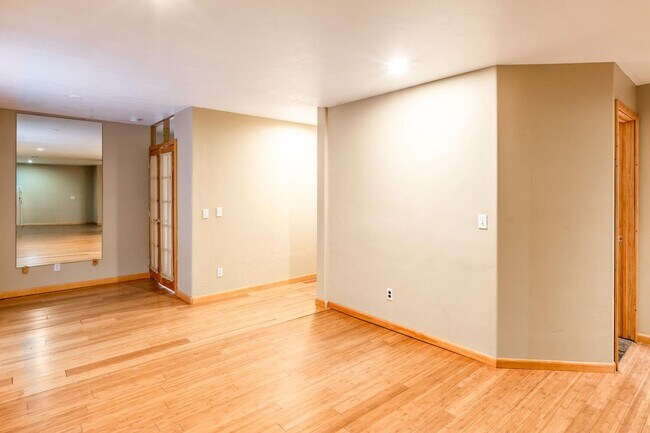 Building Photo - 115 Crestview Terrace