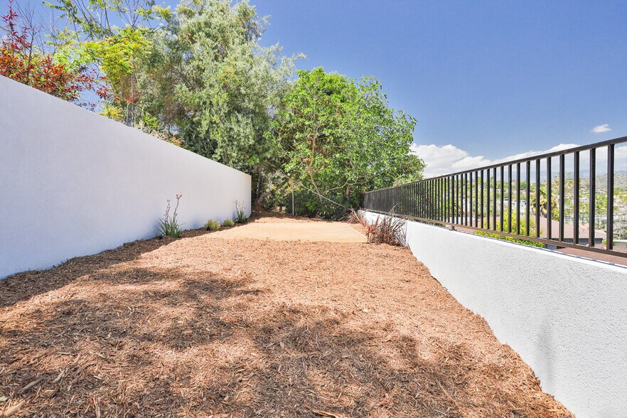Building Photo - 1425 El Paso Dr