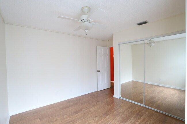 Building Photo - 1715 Woodbridge Lakes Cir
