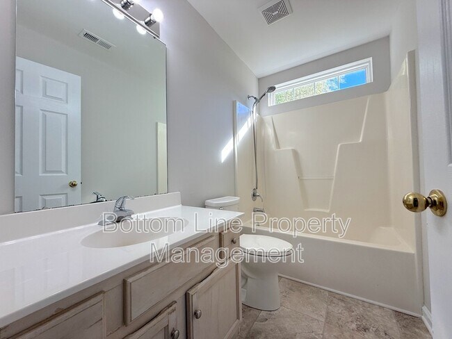 Building Photo - 1020 Stinson Glen Ln