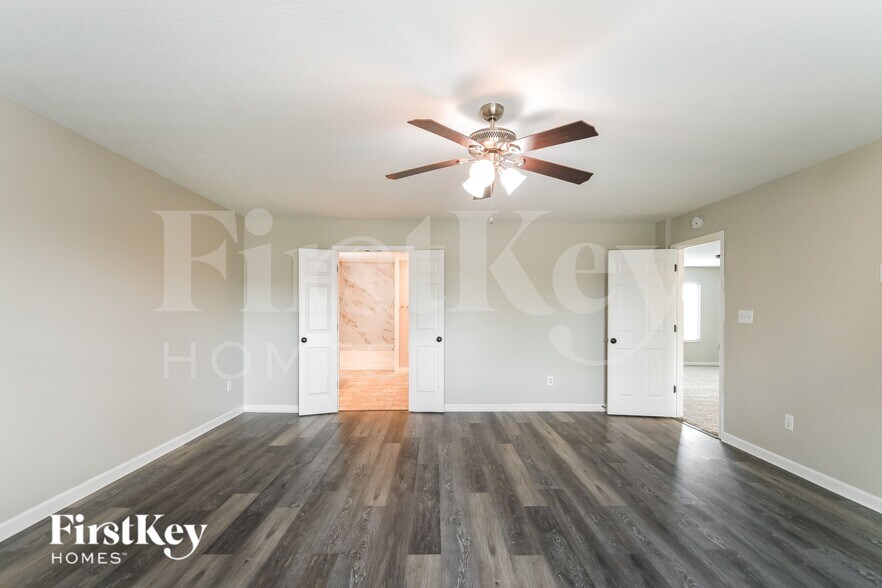 Building Photo - 5593 W Woodhaven Dr
