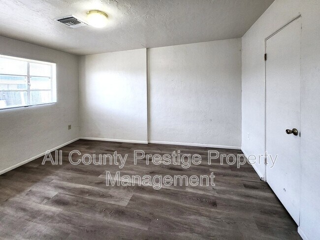 Building Photo - 1915 E Osborn Rd