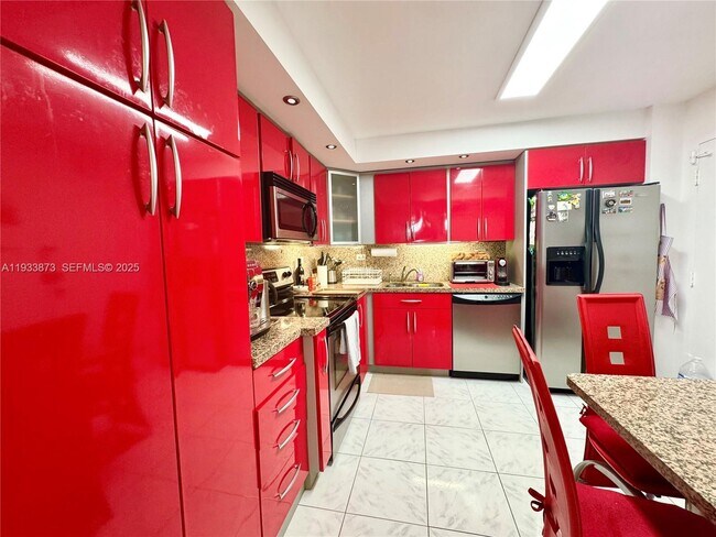 Building Photo - 250 174th St