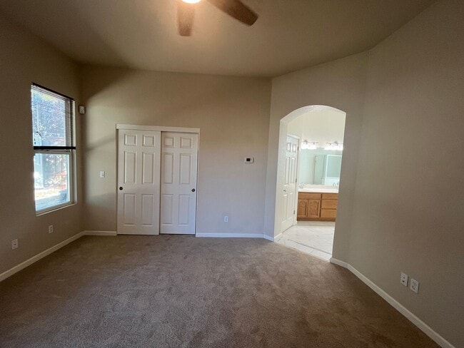 Building Photo - Beautiful Clean 3 Bedroom 2 Bath 1451 Sqft...