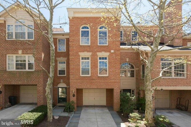 Building Photo - 4062 Mansion Dr NW