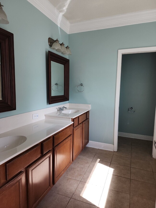 Building Photo - 8505 Lagerfeld Dr