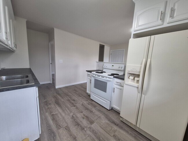 Building Photo - Fully remodeled 3 bedroom home!