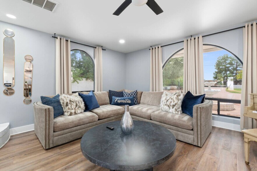 Building Photo - 1010 E Sorenson Cir